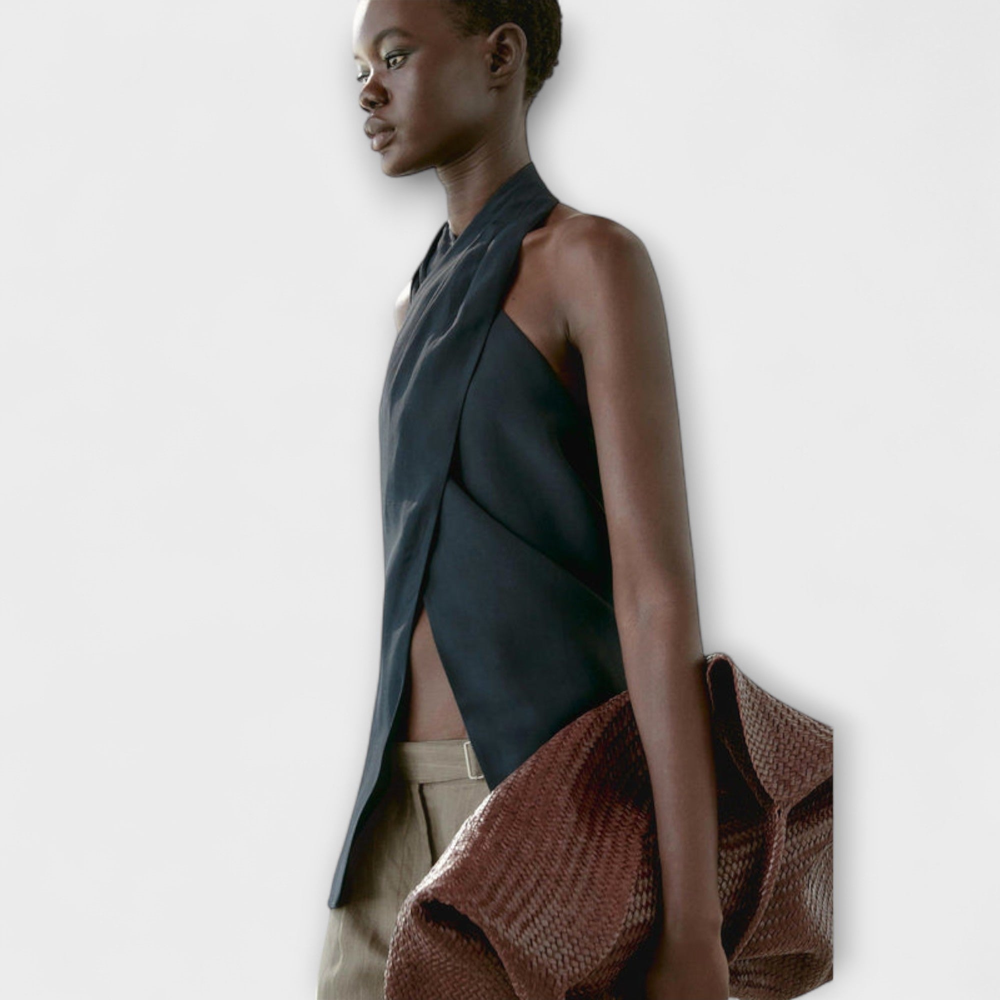 Leah - Blauer Halter Neck Top mit Rückenschlitz