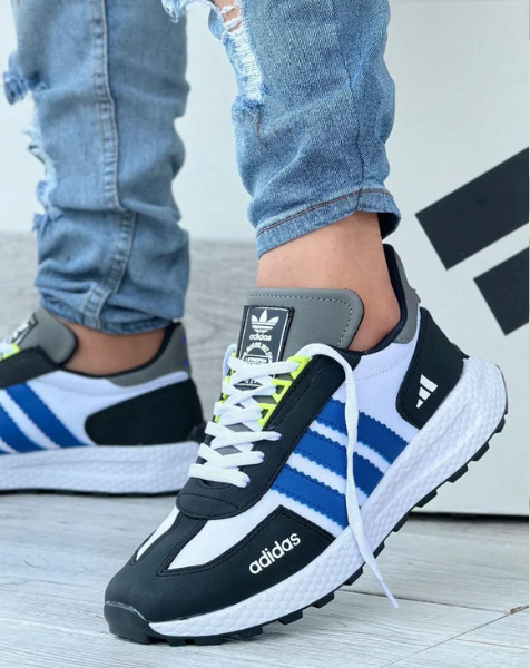 Neue Sport-Laufschuhe