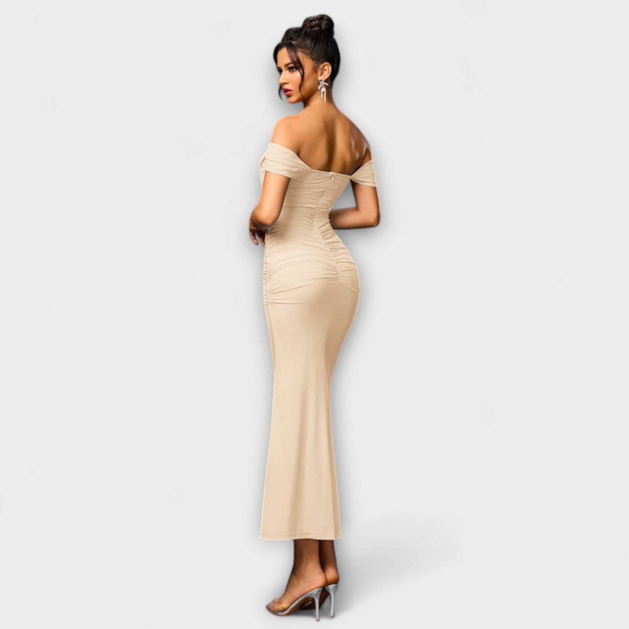 Ione - Off-Shoulder Raffung Bodycon Kleid